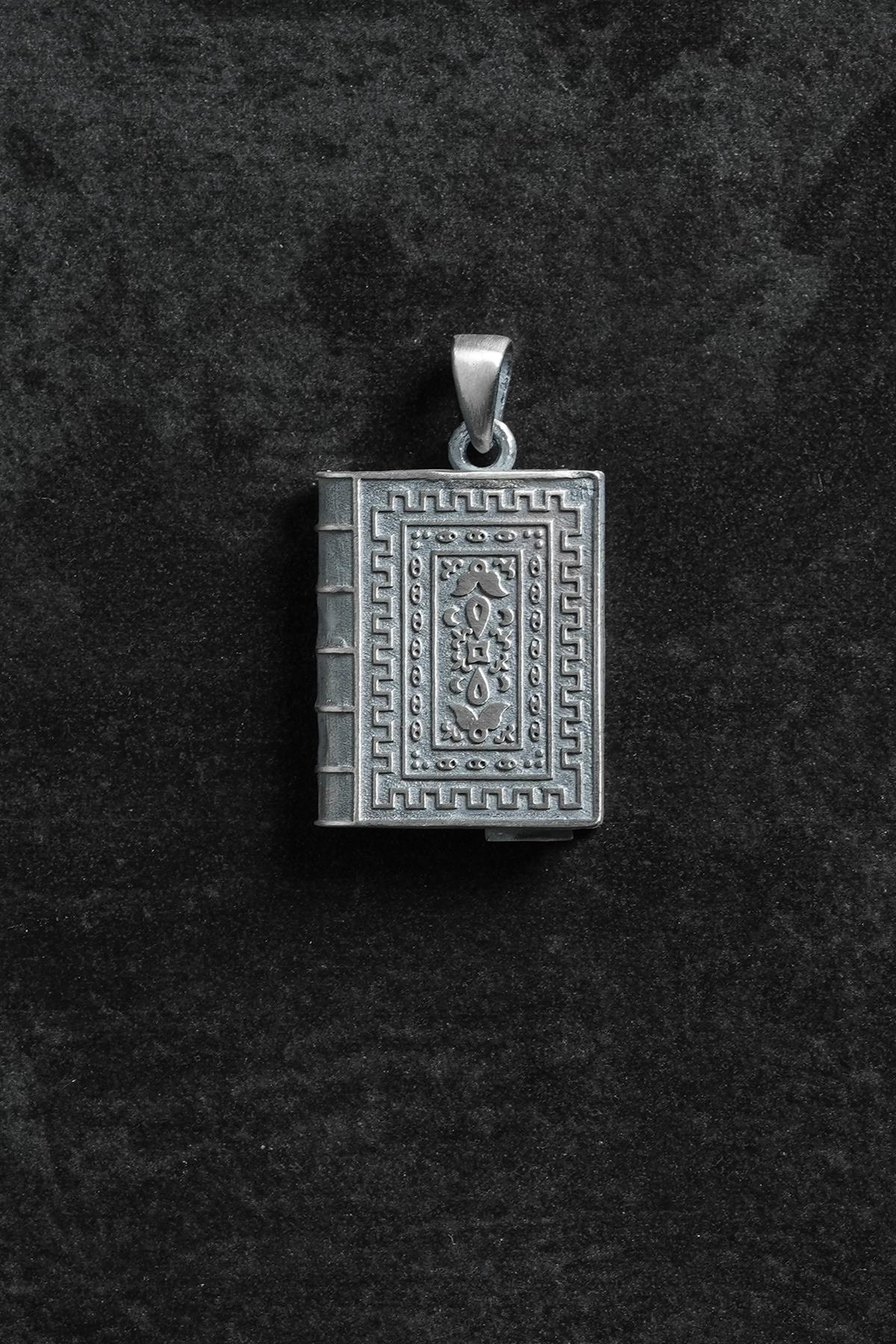 FRNCH 925 Ayar Gümüş Antik Desenli Kitap Figürlü Gümüş Renk Erkek Kolye Ucu FRKU-1071
