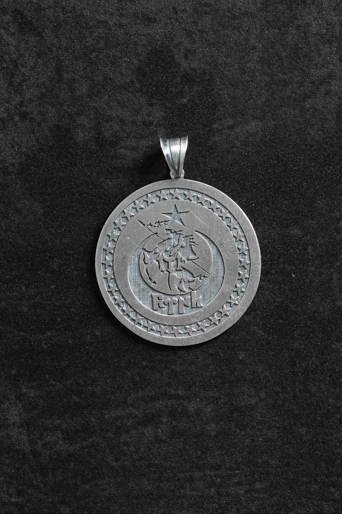 FRNCH 925 Ayar Gümüş Ay Yıldız ve Kurt Figürlü Gümüş Renk Erkek Kolye Ucu FRKU-1132