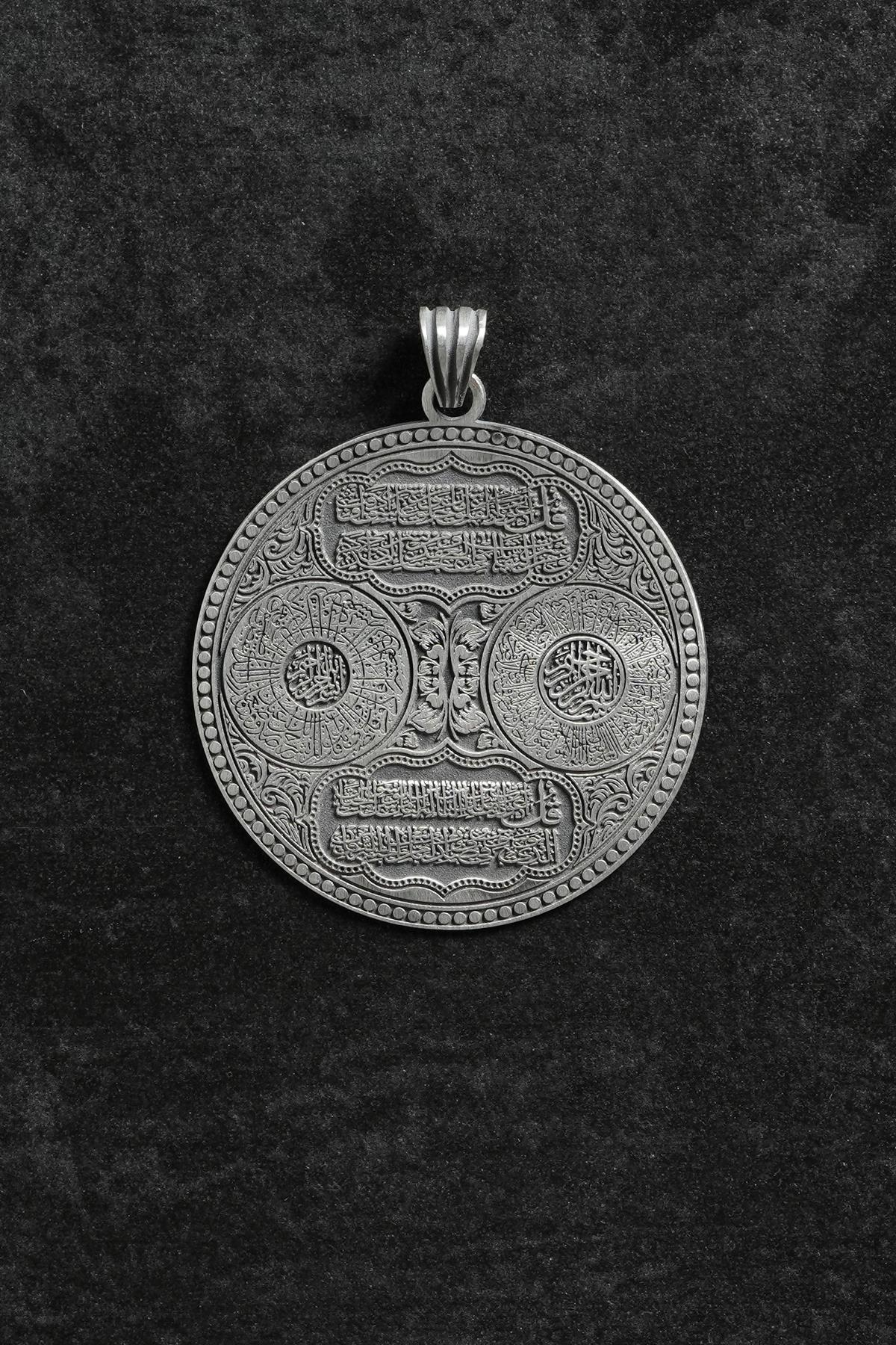 FRNCH 925 Ayar Gümüş Ayetel Kürsi ve Allah Muhammed Yazılı Büyük Boy İşlemeli Gümüş Renk Erkek Kolye Ucu FRKU-1112