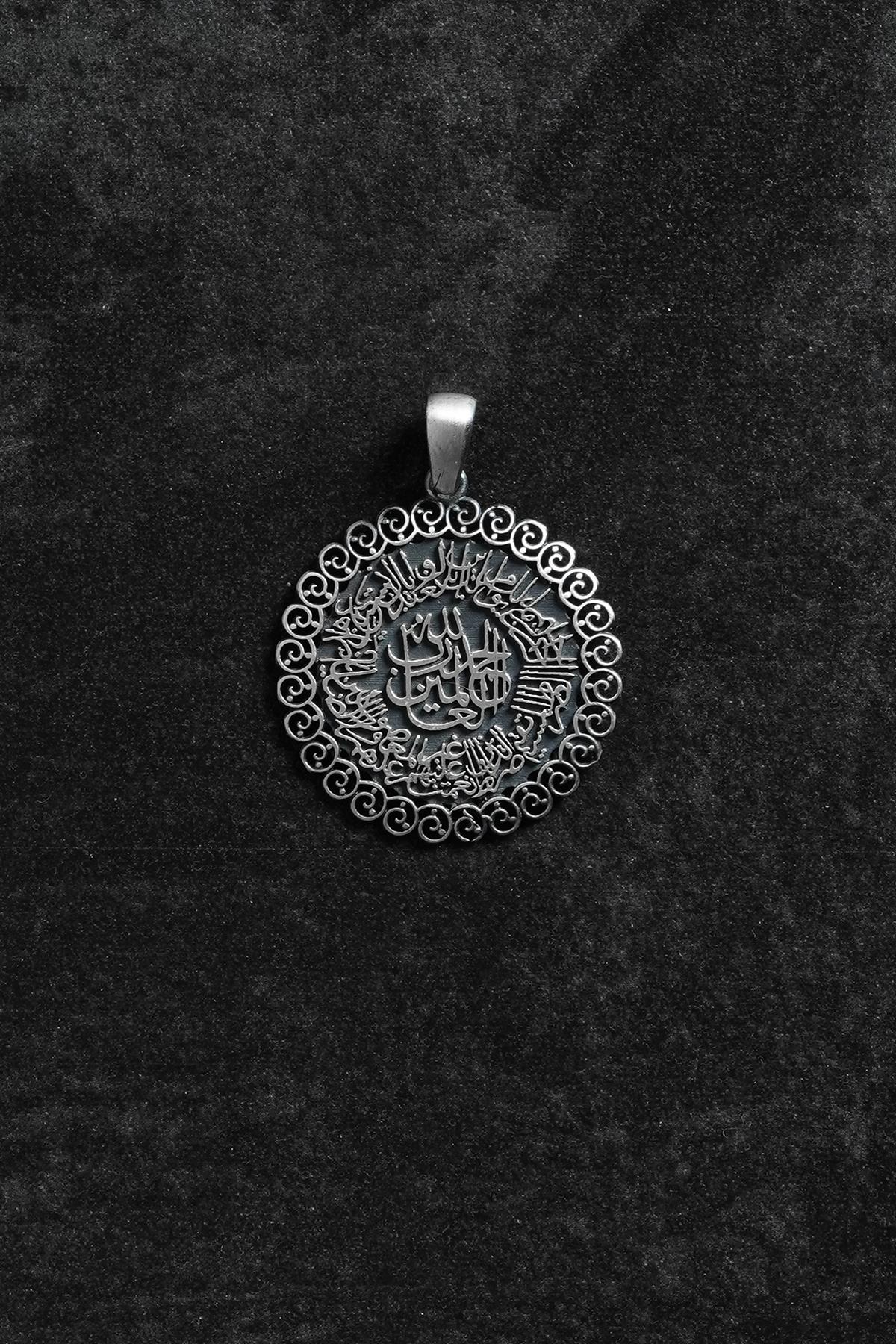 FRNCH 925 Ayar Gümüş Ayetel Kürsi Yazılı Yuvarlak Motifli Gümüş Renk Erkek Kolye Ucu FRKU-1078