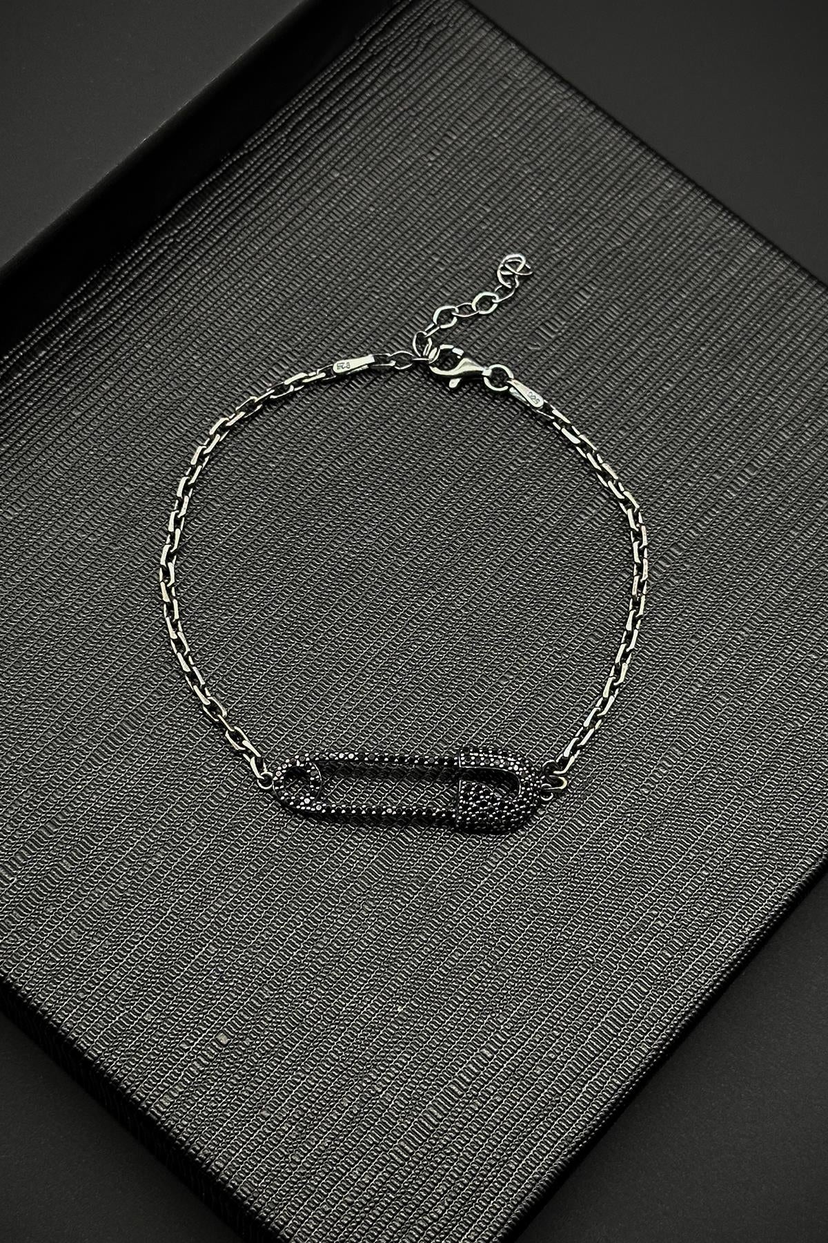 FRNCH 925 Ayar Gümüş Çengelli İğne Model Siyah Zirkon Taşlı Erkek Bileklik FRJ12185-3185-S