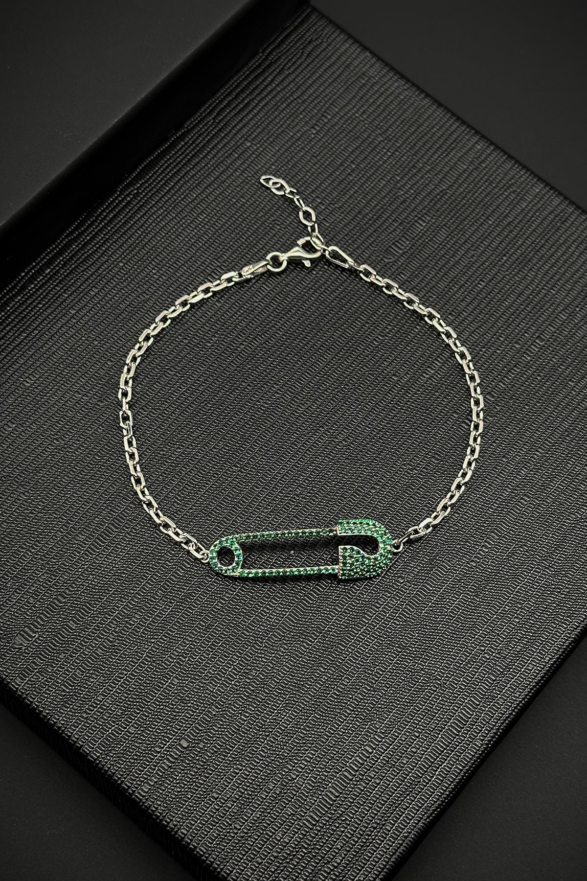 FRNCH 925 Ayar Gümüş Çengelli İğne Model Yeşil Zirkon Taşlı Erkek Bileklik FRJ12185-3185-Y