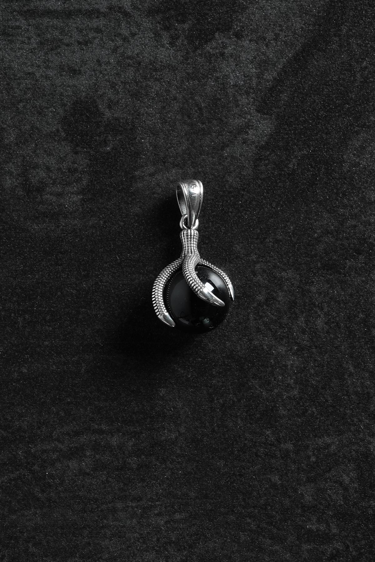 FRNCH 925 Ayar Gümüş Ejder Pençesi Figürlü Siyah Oniks Taşlı Gümüş Renk Erkek Kolye Ucu FRKU-1050