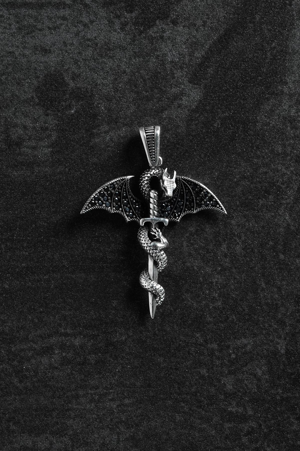 FRNCH 925 Ayar Gümüş Ejderha Kanatlı Yılanlı Kılıç Figürlü Gümüş Renk Erkek Kolye Ucu FRKU-1024