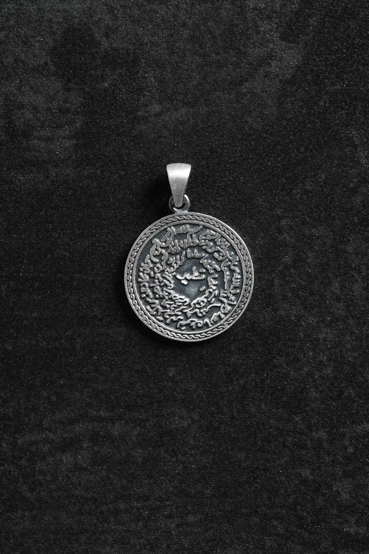 FRNCH 925 Ayar Gümüş Esmaül Hüsna Yazılı Figürlü Gümüş Renk Erkek Kolye Ucu FRKU-1104