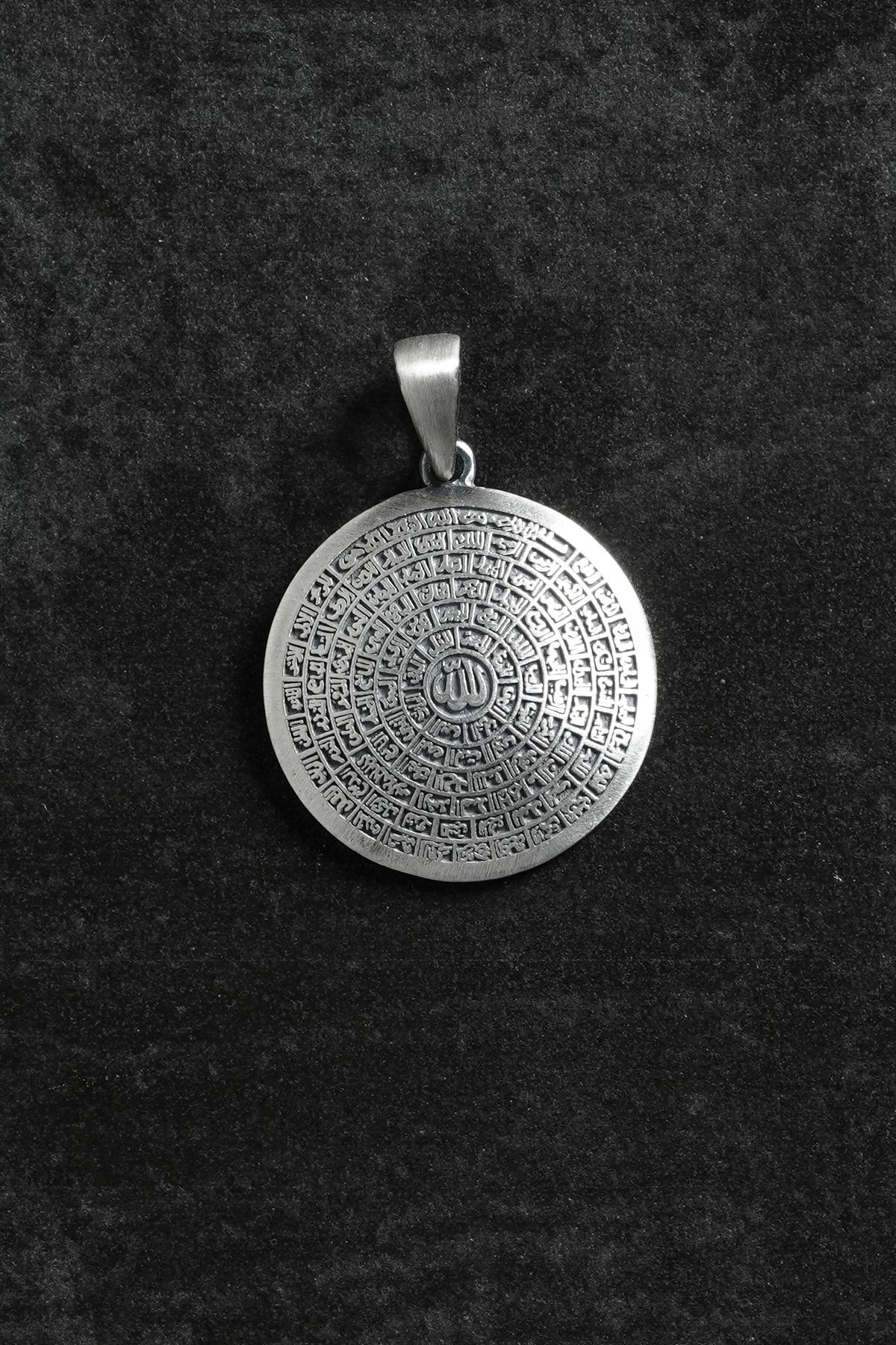 FRNCH 925 Ayar Gümüş Esmaül Hüsna Yazılı Yuvarlak Figürlü Gümüş Renk Erkek Kolye Ucu FRKU-1114