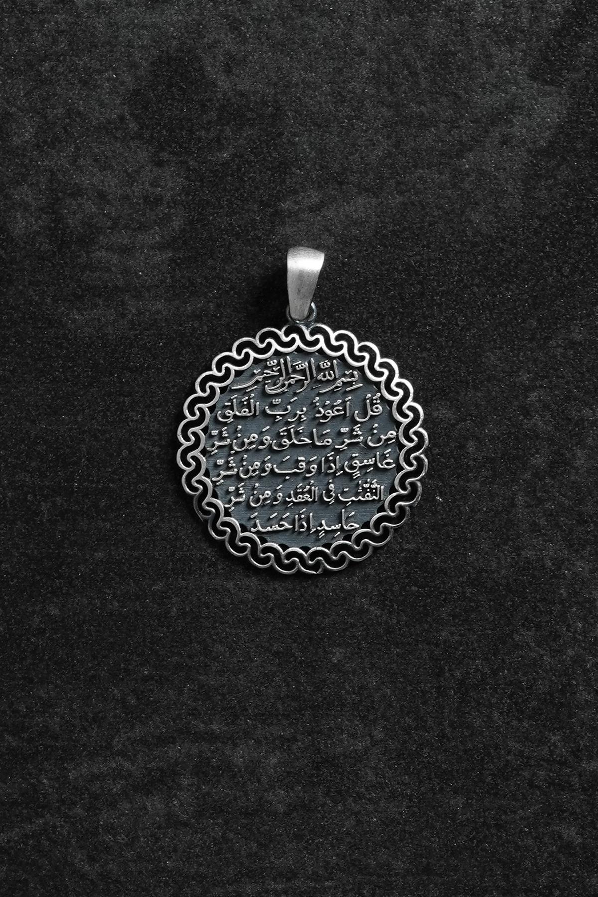 FRNCH 925 Ayar Gümüş Felak Suresi Yazılı Dalgalı Kenar Desenli Gümüş Renk Erkek Kolye Ucu FRKU-1129