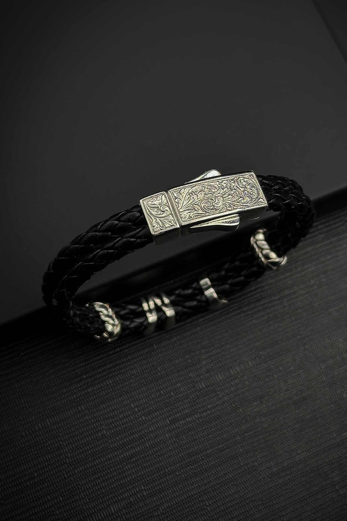 FRNCH 925 Ayar Gümüş Harfli Siyah Renk Deri Erkek Bileklik FRJ12453-3453-S