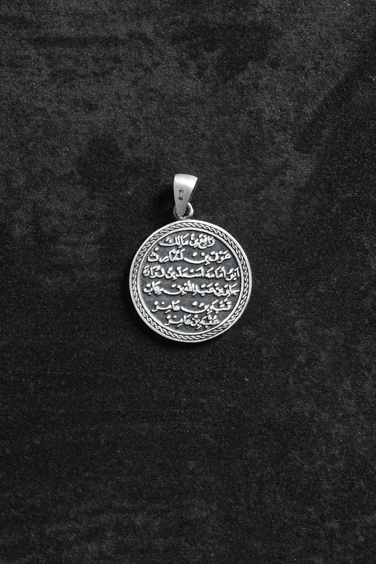 FRNCH 925 Ayar Gümüş Hasbiyallahu La İlahe İlla Hu Duası Yazılı Figürlü Gümüş Renk Erkek Kolye Ucu FRKU-1105