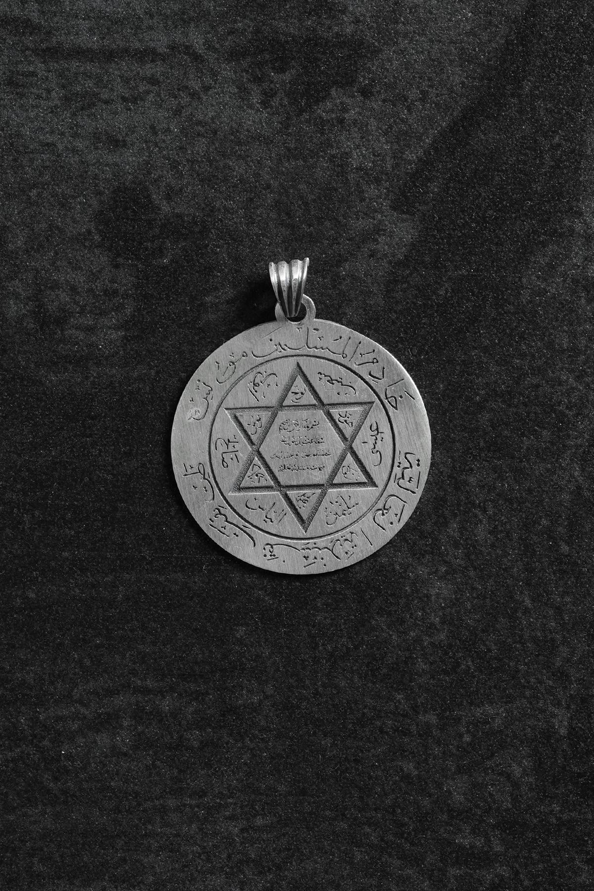 FRNCH 925 Ayar Gümüş Hz. Süleyman Mührü Figürlü Gümüş Renk Erkek Kolye Ucu FRKU-1063