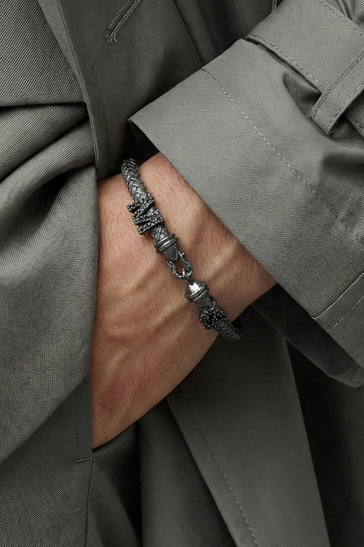 FRNCH 925 Ayar Gümüş İtalyan Model Harfli Füme Renk Erkek Bileklik FRJ12829-3829-B