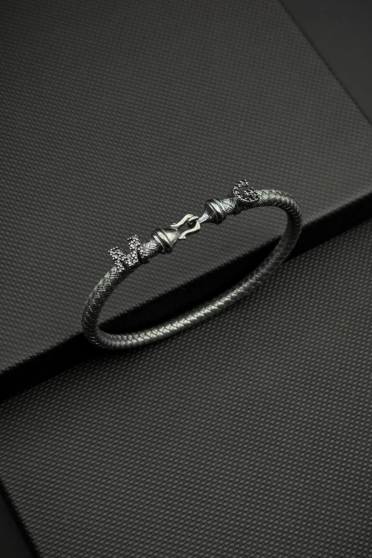 FRNCH 925 Ayar Gümüş İtalyan Model Harfli Füme Renk Erkek Bileklik FRJ12829-3829-B