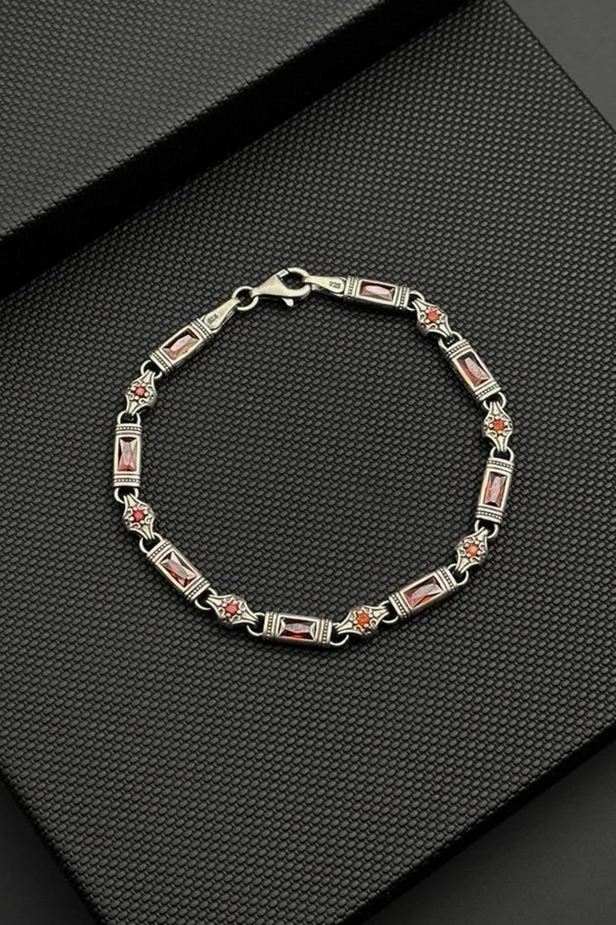 FRNCH 925 Ayar Gümüş İtalyan Model Kırmızı Zirkon Taşlı Gümüş Renk Erkek Bileklik FRJ12338-3338-K