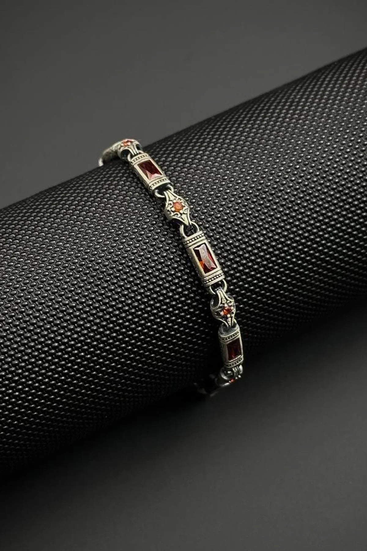 FRNCH 925 Ayar Gümüş İtalyan Model Kırmızı Zirkon Taşlı Gümüş Renk Erkek Bileklik FRJ12338-3338-K