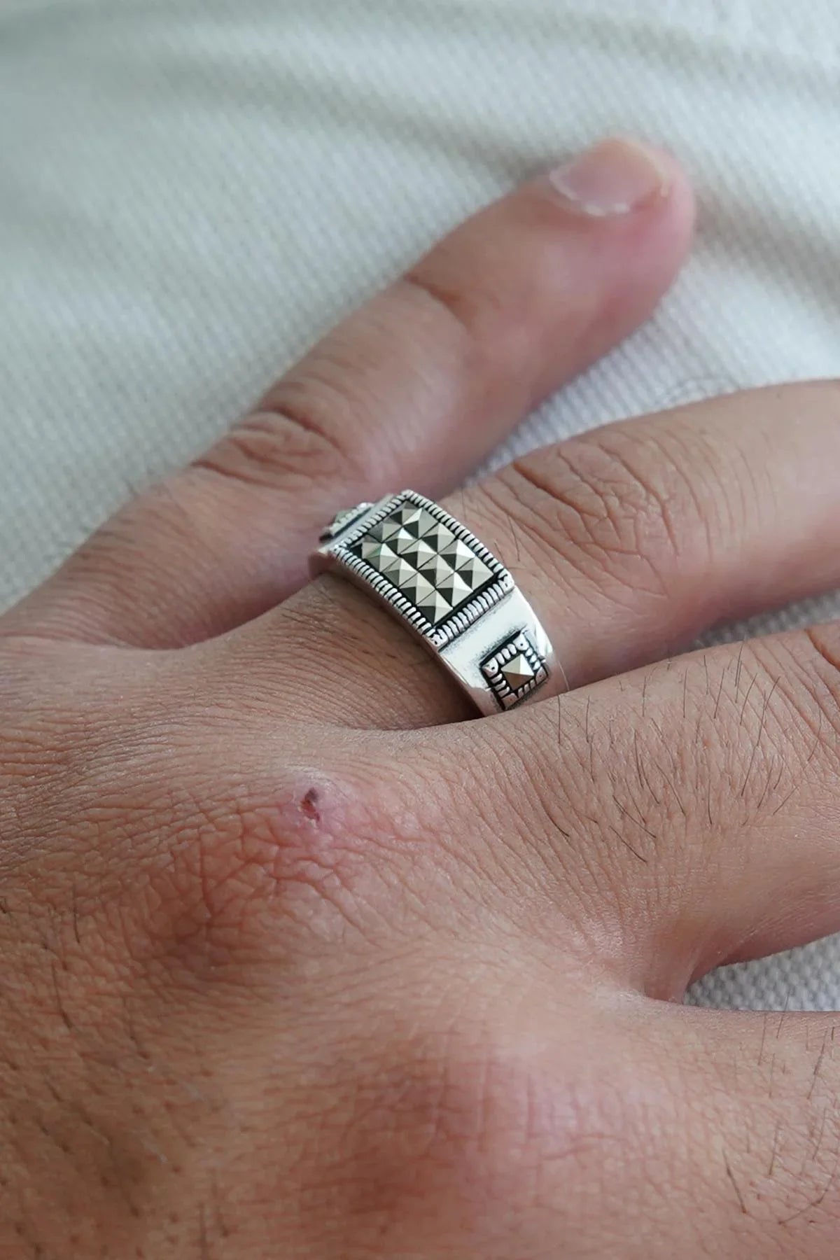 FRNCH 925 Ayar Gümüş İtalyan Model Markazit Taşlı Gümüş Renk Erkek Yüzük FRJ-0103