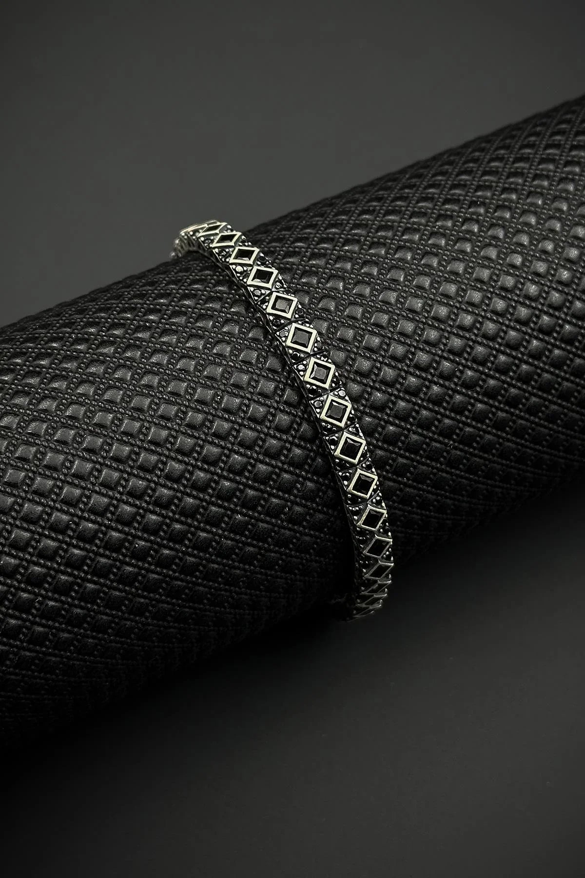 FRNCH 925 Ayar Gümüş İtalyan Model Siyah Zirkon Taşlı Gümüş Renk Erkek Bileklik FRJ12541-3541-B2