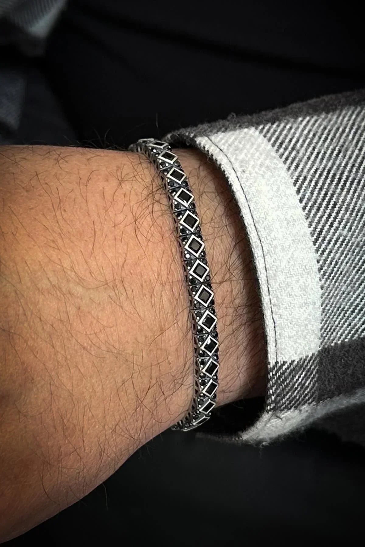 FRNCH 925 Ayar Gümüş İtalyan Model Siyah Zirkon Taşlı Gümüş Renk Erkek Bileklik FRJ12541-3541-B2