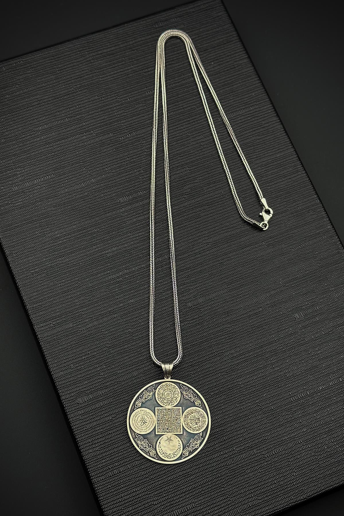 FRNCH 925 Ayar Gümüş Koruma Sureleri İşlemeli Gümüş Renk Erkek Kolye FRJ30872-972-A