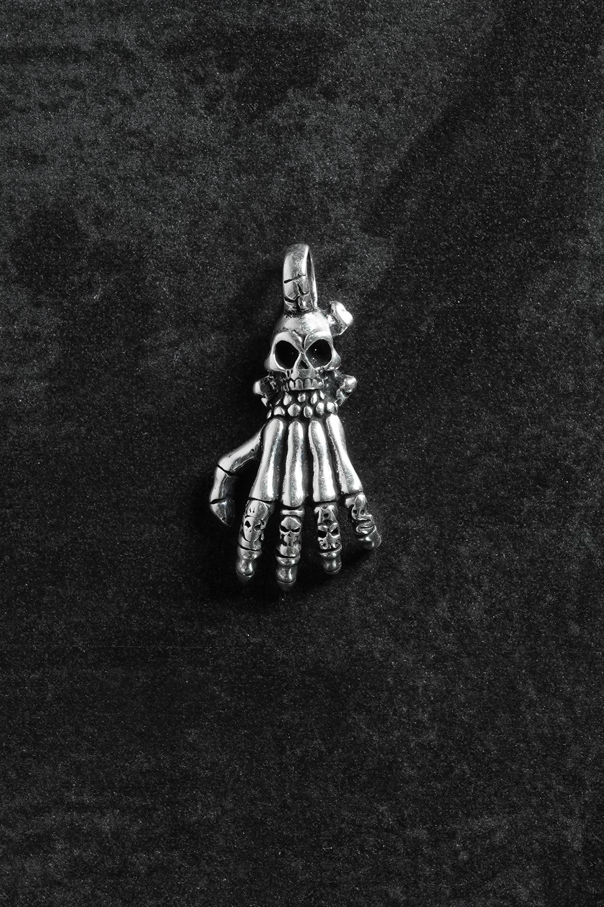 FRNCH 925 Ayar Gümüş Kuru Kafa El Figürlü Gümüş Renk Erkek Kolye Ucu FRKU-1020