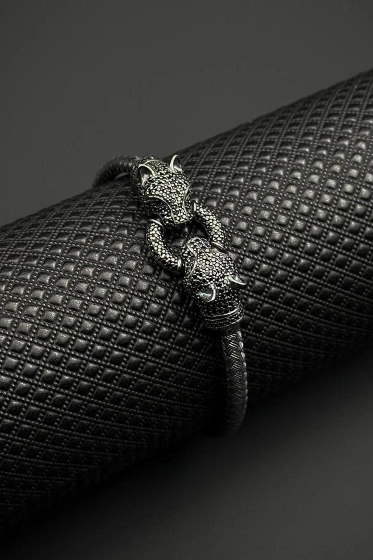 FRNCH 925 Ayar Gümüş Leopar Figürlü Siyah Zirkon Taşlı Füme Renk Erkek Bileklik FRJ12732-3732-B