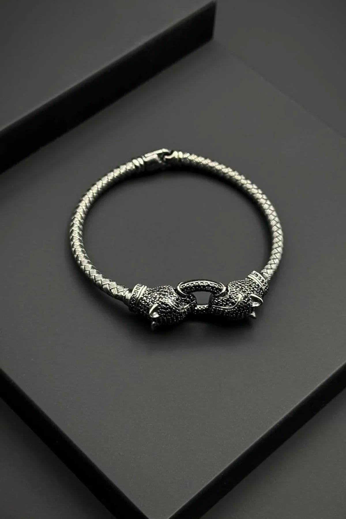 FRNCH 925 Ayar Gümüş Leopar Figürlü Siyah Zirkon Taşlı Füme Renk Erkek Bileklik FRJ12732-3732-B