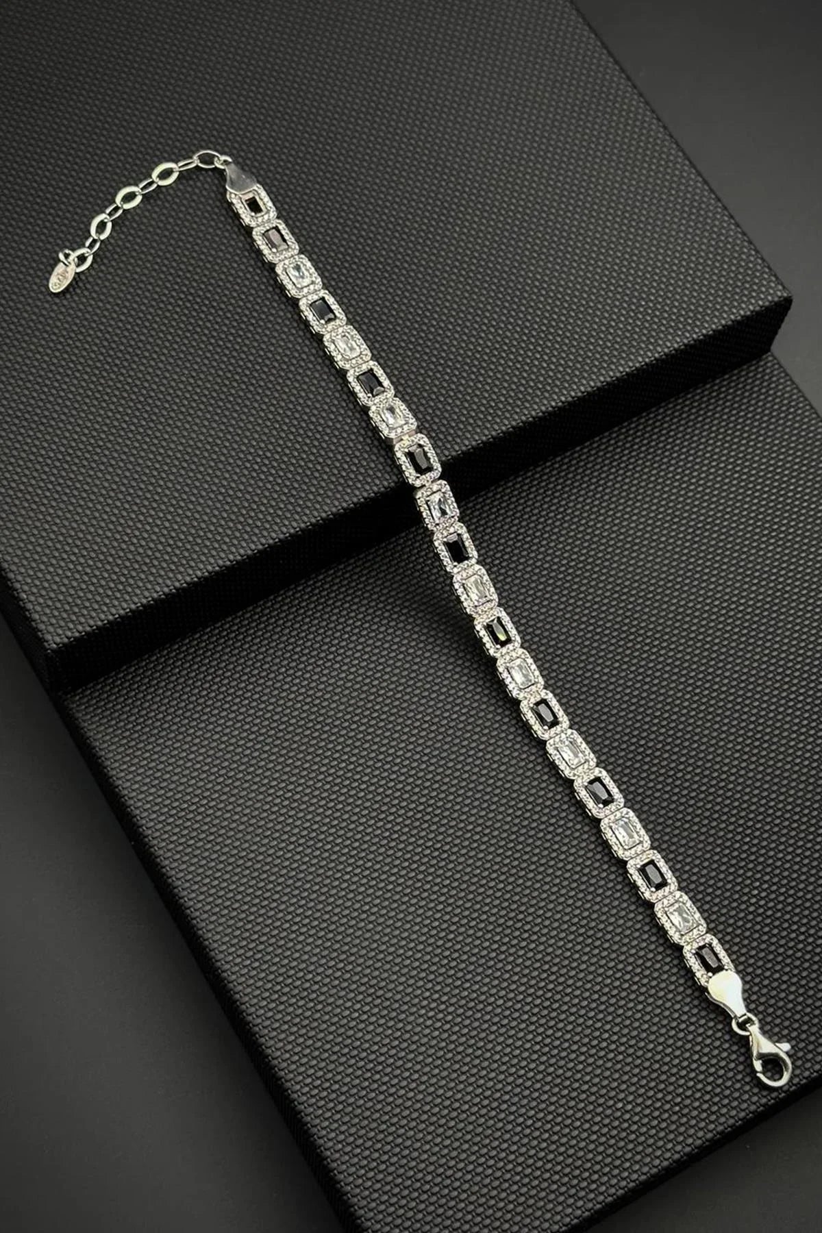 FRNCH 925 Ayar Gümüş Siyah-Beyaz Zirkon Taşlı Gümüş Renk Erkek Bileklik FRJ12644-3644-SB