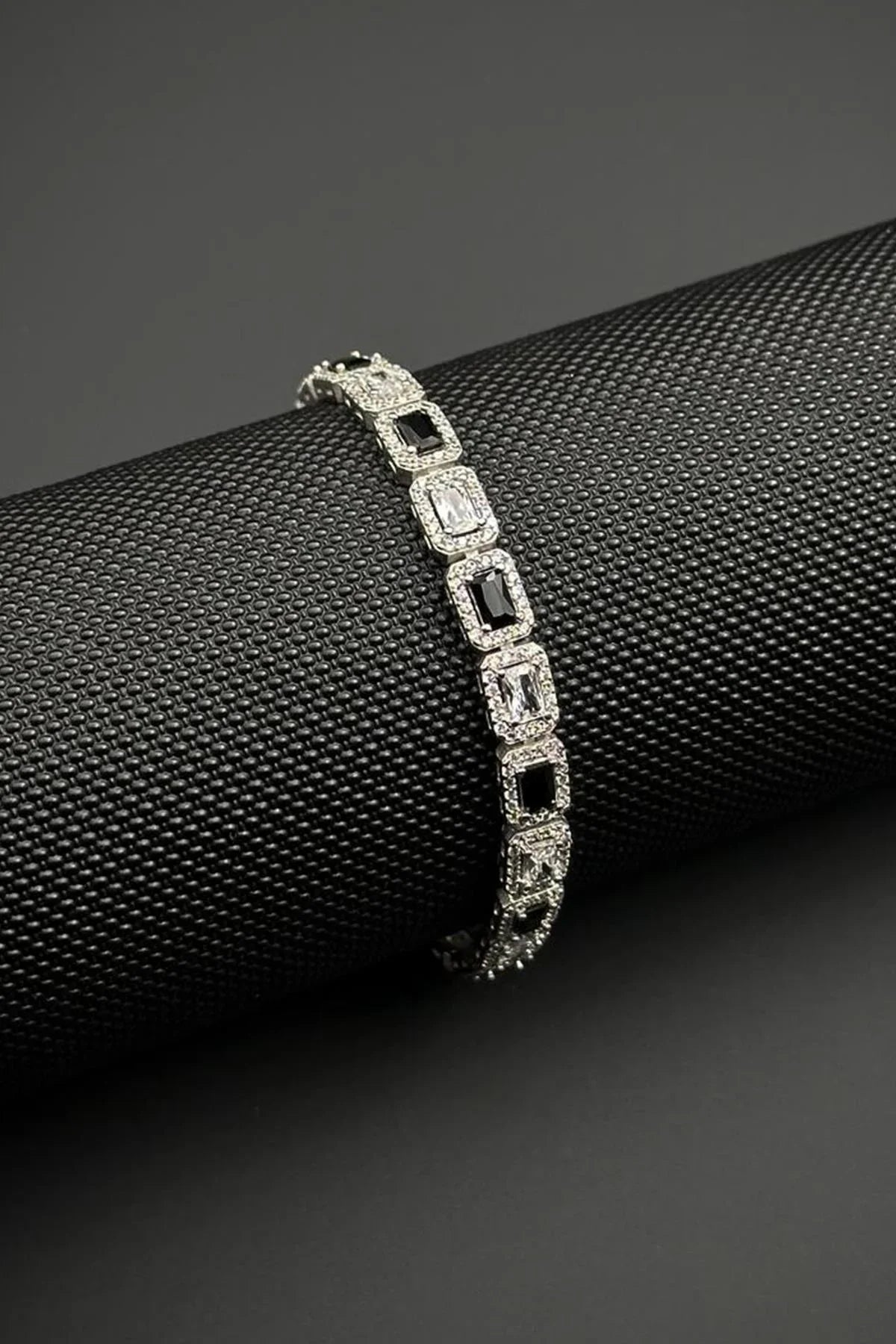 FRNCH 925 Ayar Gümüş Siyah-Beyaz Zirkon Taşlı Gümüş Renk Erkek Bileklik FRJ12644-3644-SB