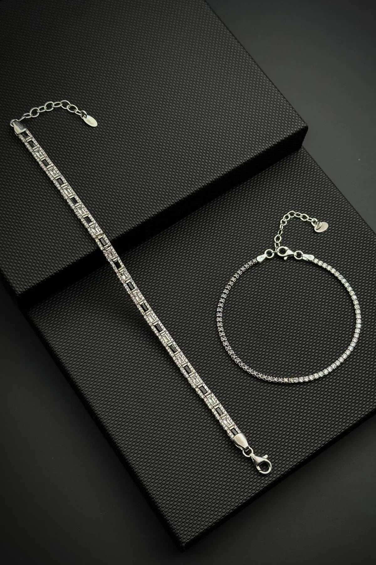 FRNCH 925 Ayar Gümüş Siyah-Beyaz Zirkon Taşlı Gümüş Renk Erkek Bileklik Set FRJ12729-3729-SB