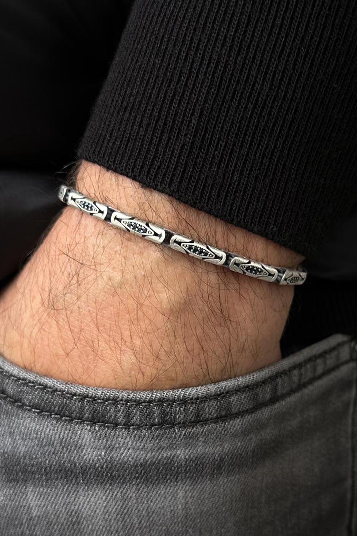 FRNCH 925 Ayar Gümüş Siyah Zirkon Taşlı Kral Model Gümüş Renk Erkek Bileklik FRJ12690-3690-A