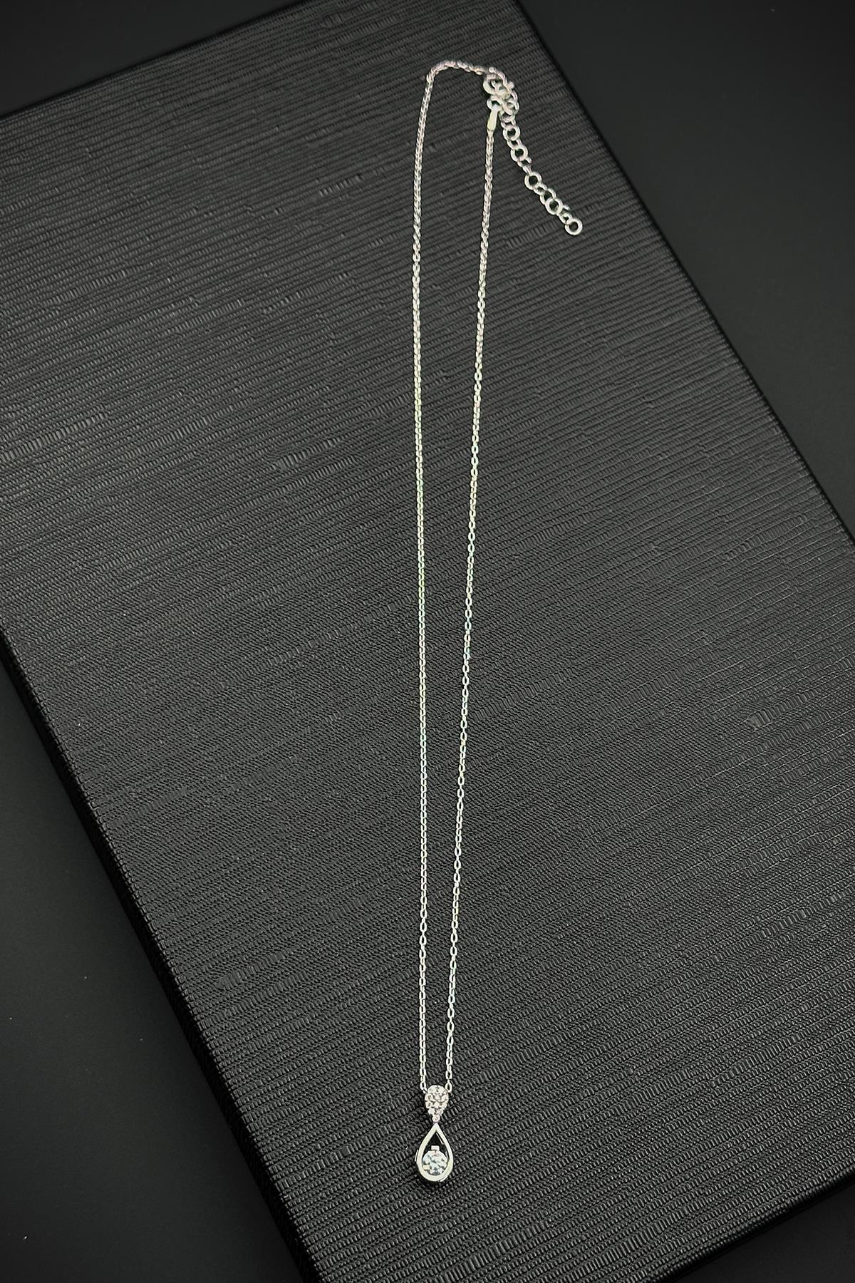 FRNCH 925 Ayar Gümüş Swarovski Taşlı Gümüş Renk Kadın Kolye FRJ30893-993-A