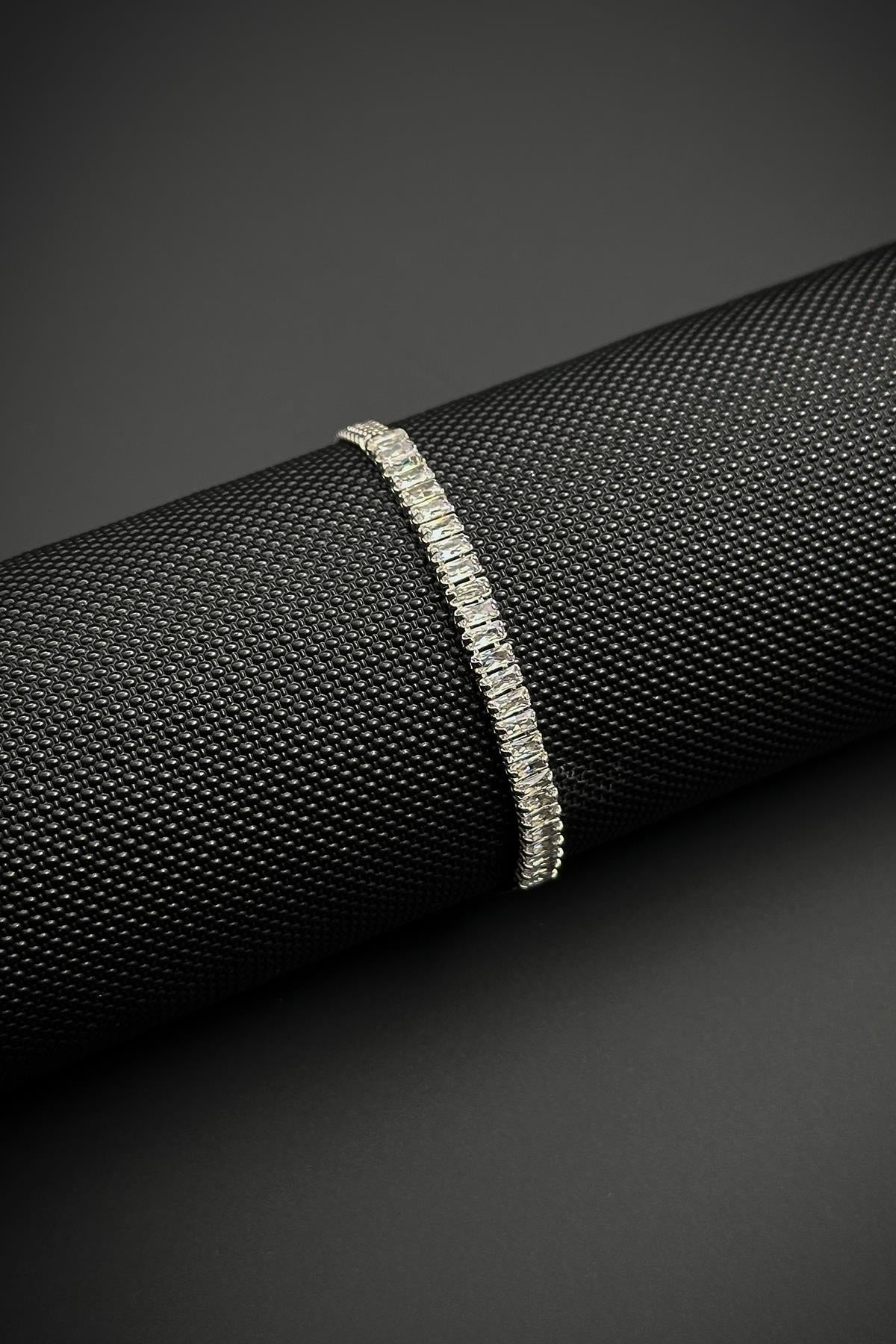 FRNCH 925 Ayar Gümüş ve Baget Zirkon Taşlı Gümüş Renk Erkek Bileklik FRJ12463-3463-A