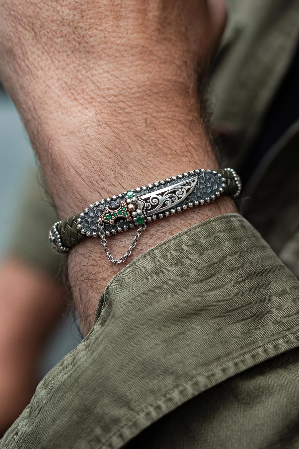 FRNCH 925 Ayar Gümüş ve Derili Bıçak Figürlü Yeşil Renk Erkek Bileklik FRJ12928-3928-Y
