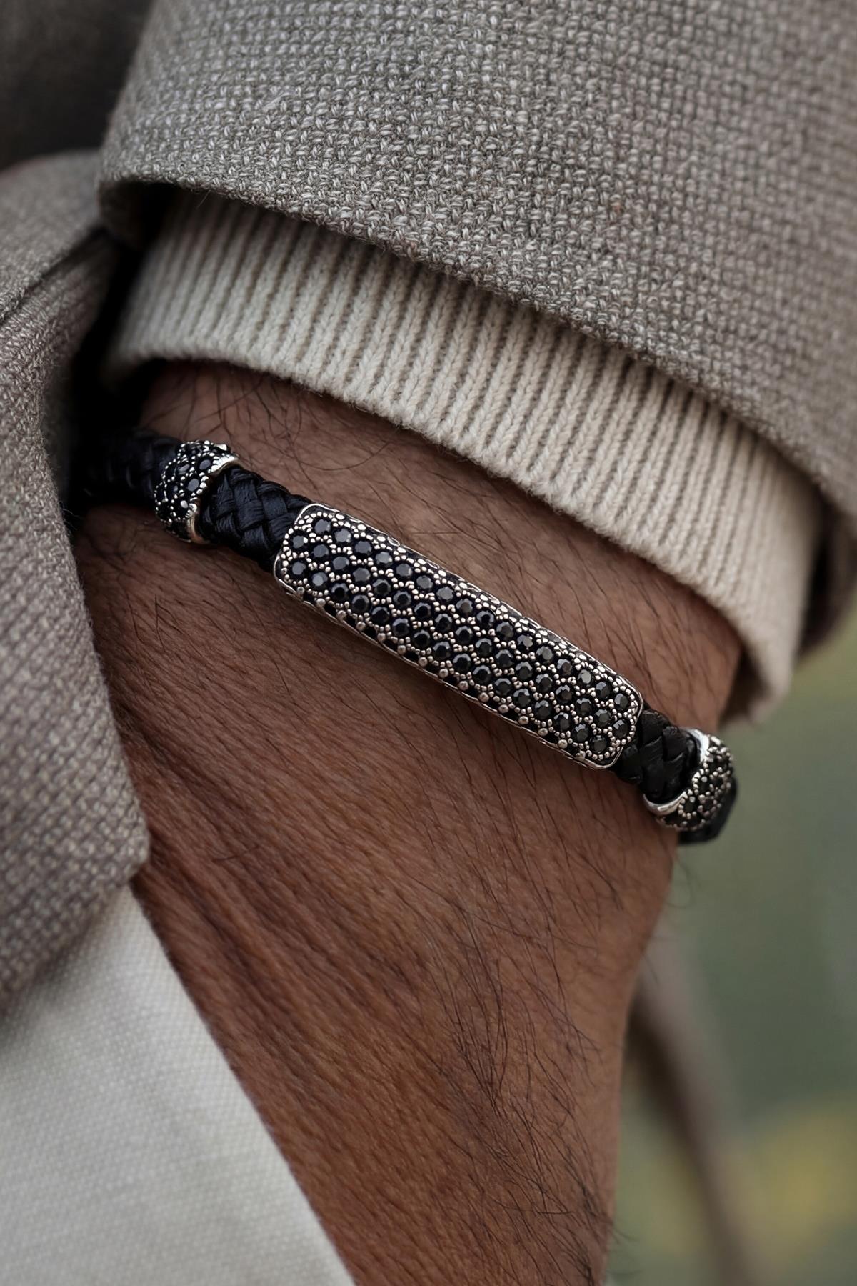 FRNCH 925 Ayar Gümüş ve Derili Siyah Zirkon Taşlı Siyah Renk Erkek Bileklik FRJ12910-3910-S