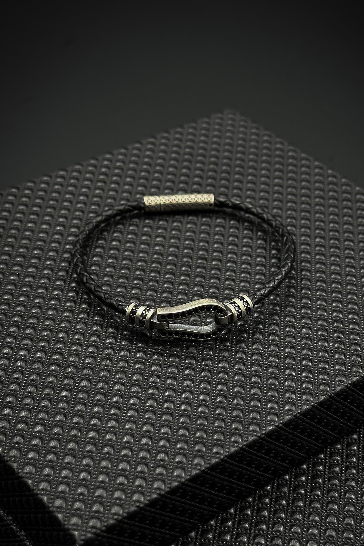 FRNCH 925 Ayar Gümüş ve Derili Zirkon Taşlı Siyah Renk Erkek Bileklik FRJ12621-3621-S