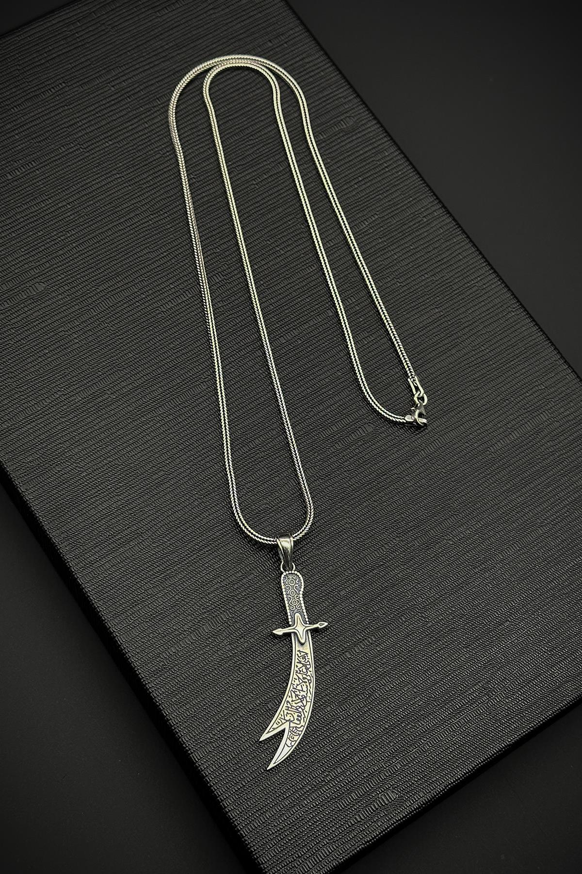 FRNCH 925 Ayar Gümüş ve Hz.Ali Kılıcı Figürlü Gümüş Renk Erkek Kolye FRJ30714-814-A4