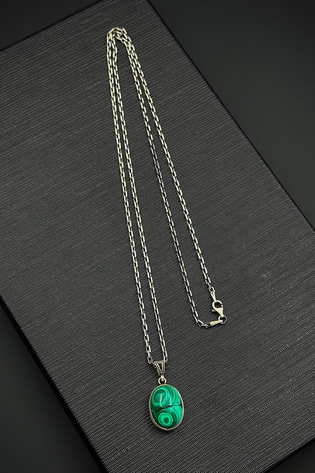 FRNCH 925 Ayar Gümüş ve Malahit Doğal Taşlı Yeşil Renk Erkek Kolye FRJ30918-1018-Y