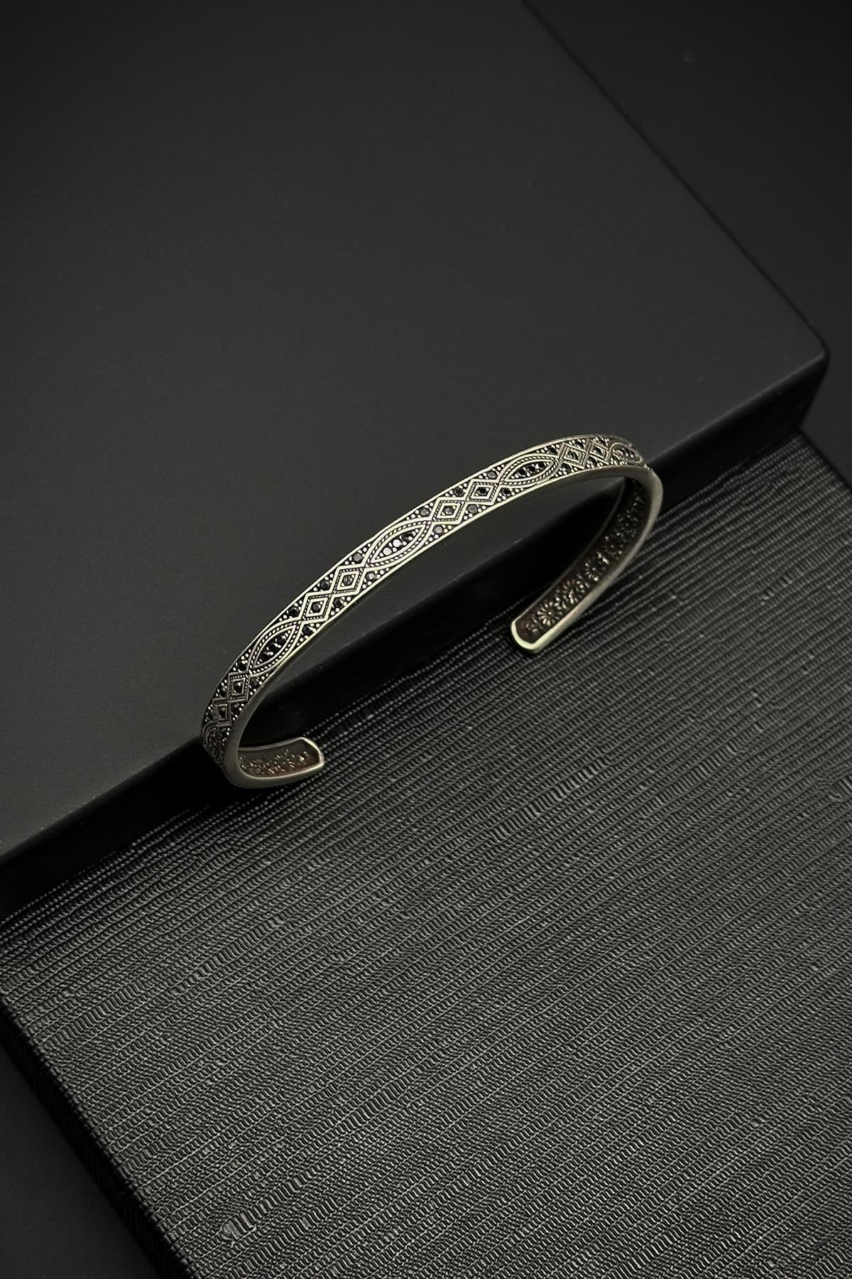 FRNCH 925 Ayar Gümüş Zirkon Taşlı Siyah Renk Erkek Bileklik FRJ12202-3202-S