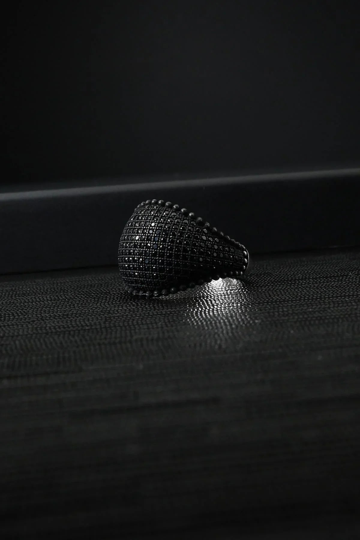 FRNCH 925 Ayar Gümüş Zirkon Taşlı Siyah Renk Erkek Yüzük FRJ60047-147-B4