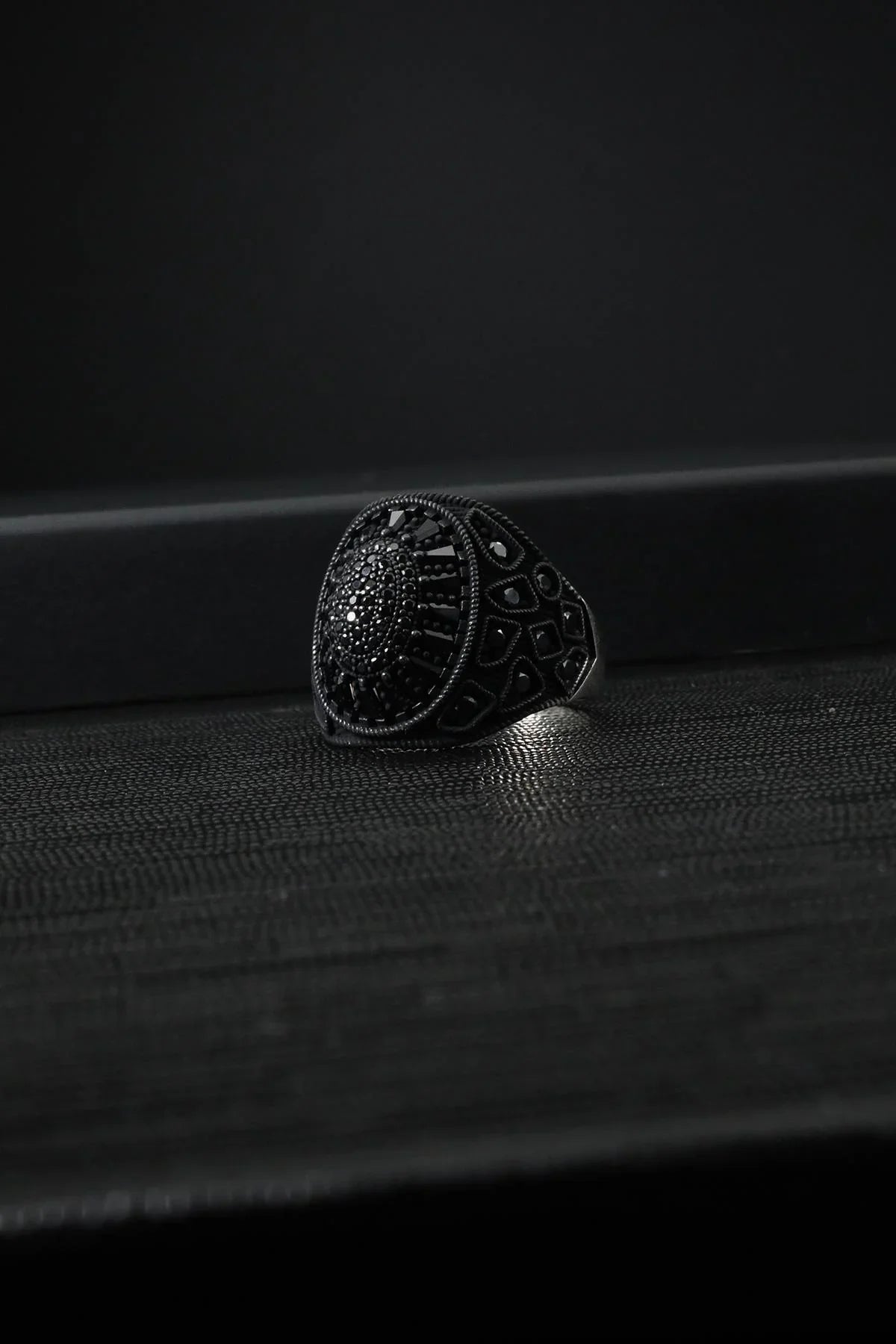 FRNCH 925 Ayar Gümüş Zirkon Taşlı Siyah Renk Erkek Yüzük FRJ60047-147-B6