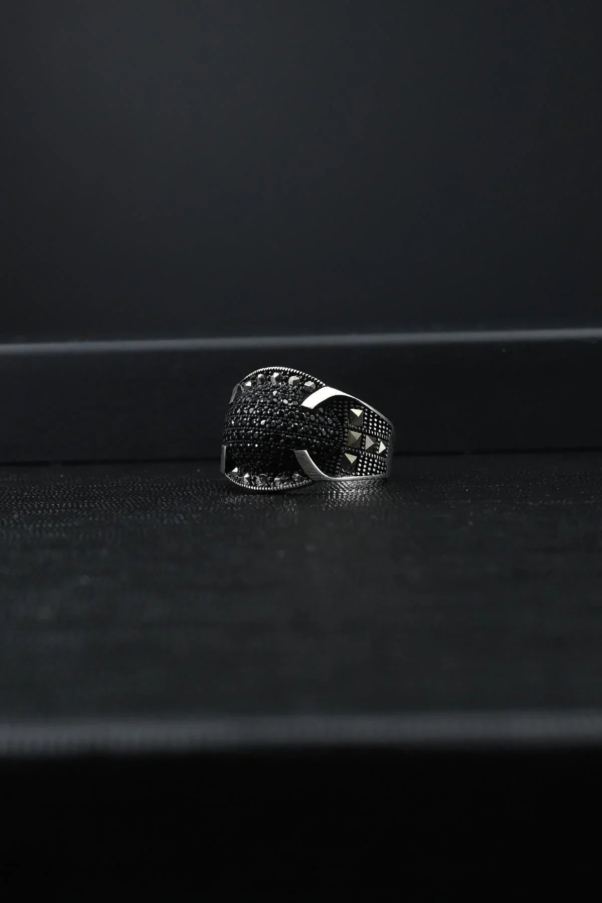 FRNCH 925 Ayar Gümüş Zirkon Taşlı Siyah Renk Erkek Yüzük FRJ60049-149-S