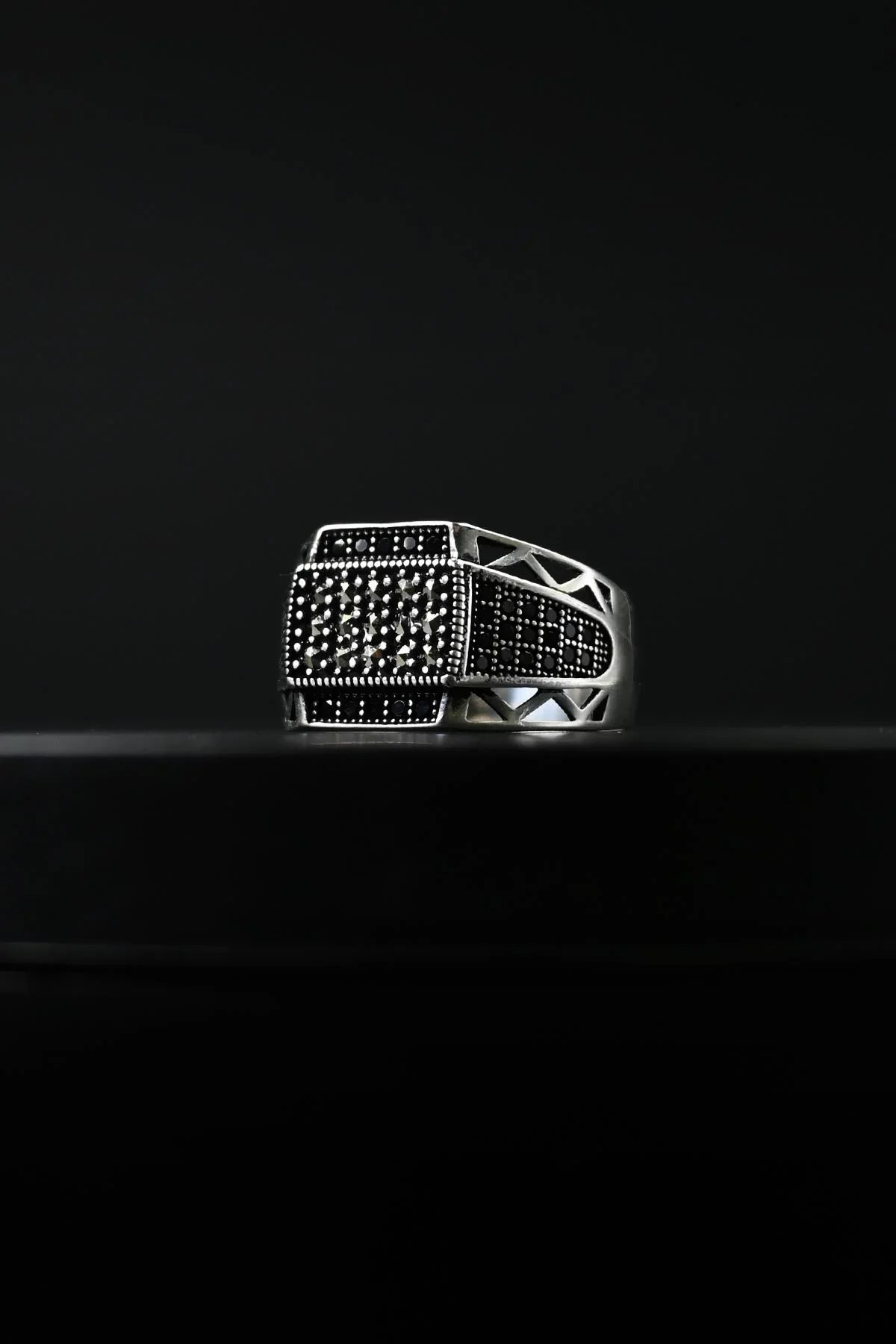 FRNCH 925 Ayar Gümüş Zirkon Taşlı Siyah Renk Erkek Yüzük FRJ60052-152-S10