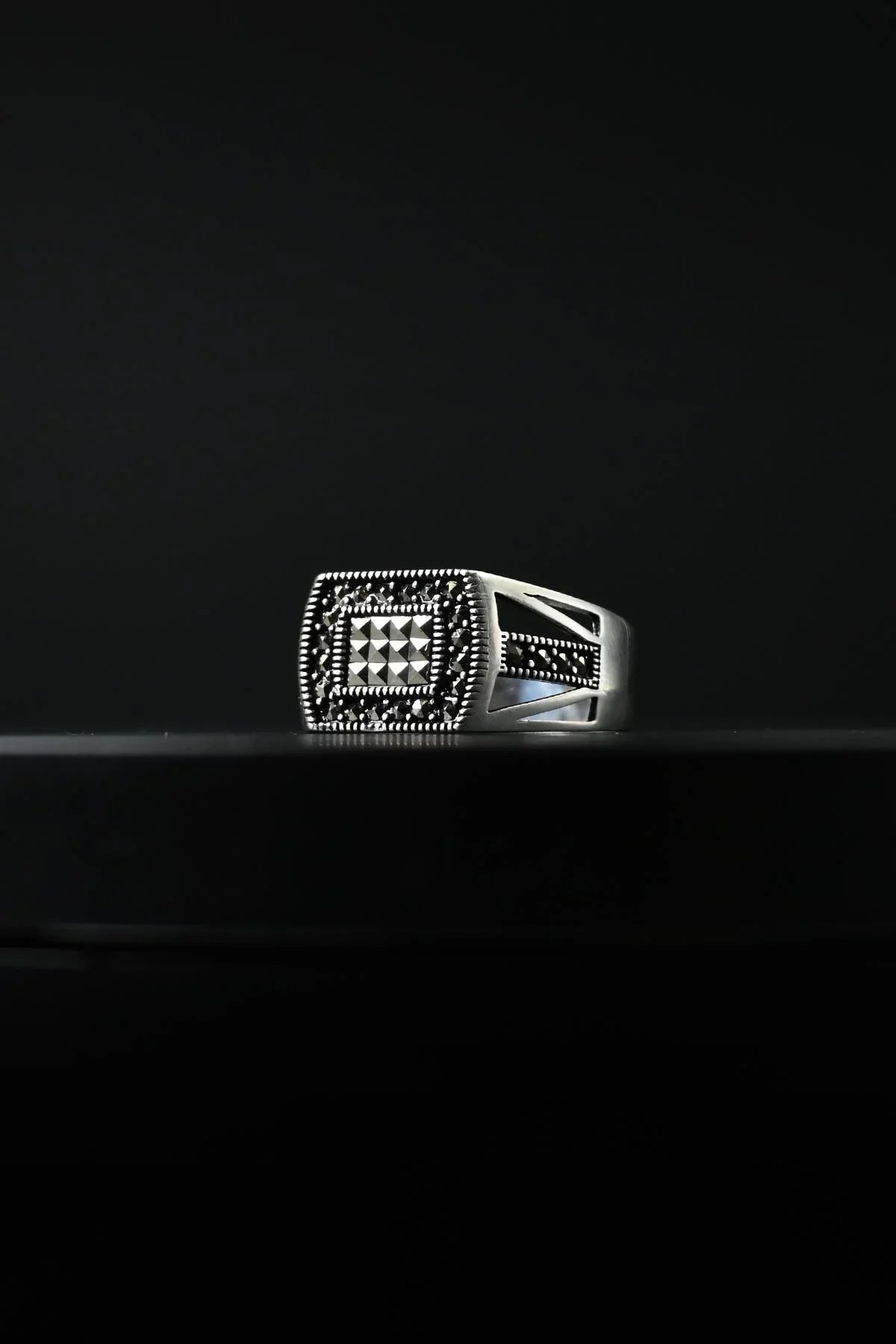 FRNCH 925 Ayar Gümüş Zirkon Taşlı Siyah Renk Erkek Yüzük FRJ60052-152-S11