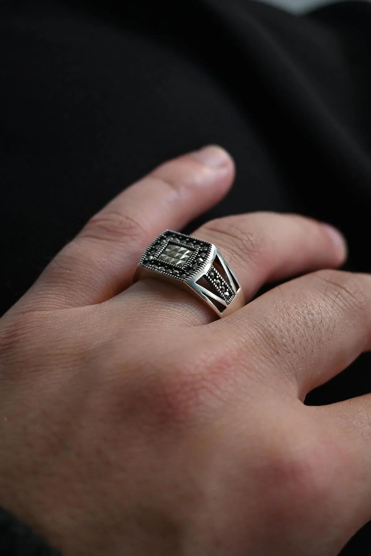 FRNCH 925 Ayar Gümüş Zirkon Taşlı Siyah Renk Erkek Yüzük FRJ60052-152-S11