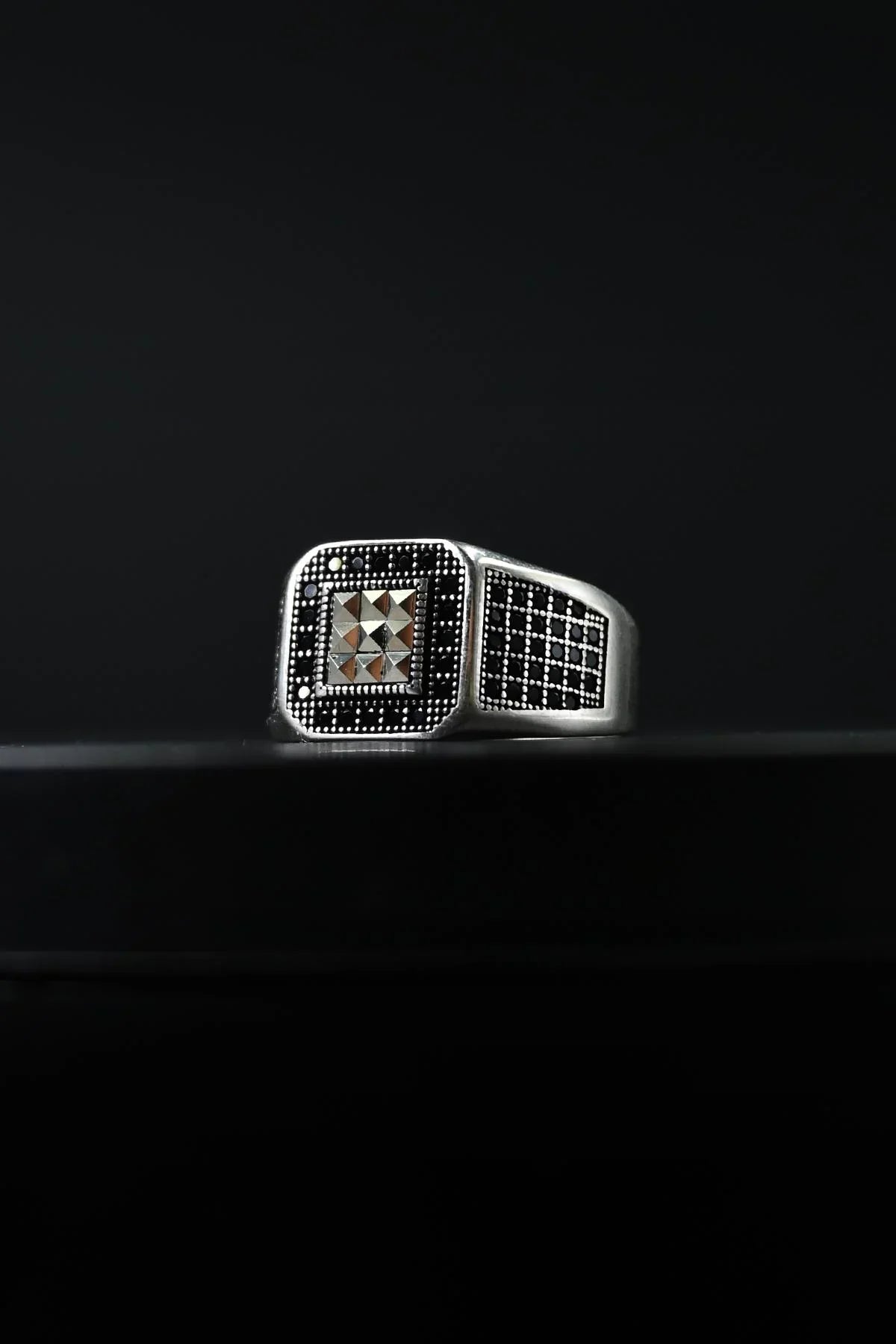 FRNCH 925 Ayar Gümüş Zirkon Taşlı Siyah Renk Erkek Yüzük FRJ60052-152-S3