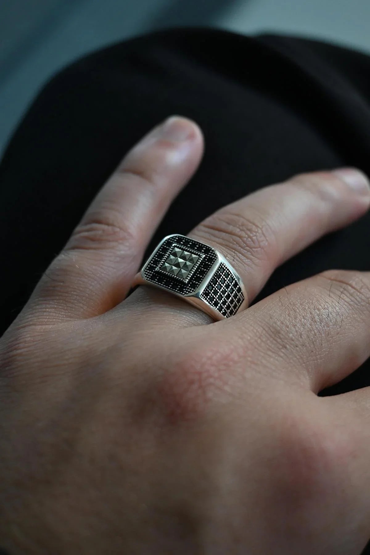 FRNCH 925 Ayar Gümüş Zirkon Taşlı Siyah Renk Erkek Yüzük FRJ60052-152-S3