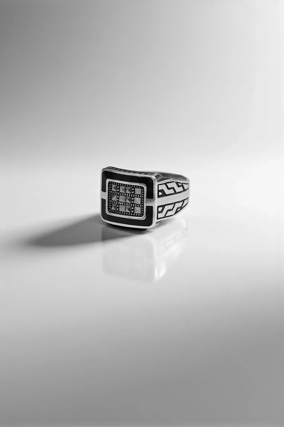 FRNCH 925 Ayar Gümüş Zirkon Taşlı Siyah Renk Erkek Yüzük FRJ60052-152-S5