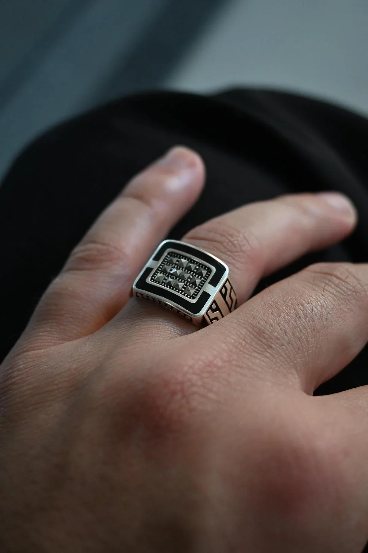 FRNCH 925 Ayar Gümüş Zirkon Taşlı Siyah Renk Erkek Yüzük FRJ60052-152-S5