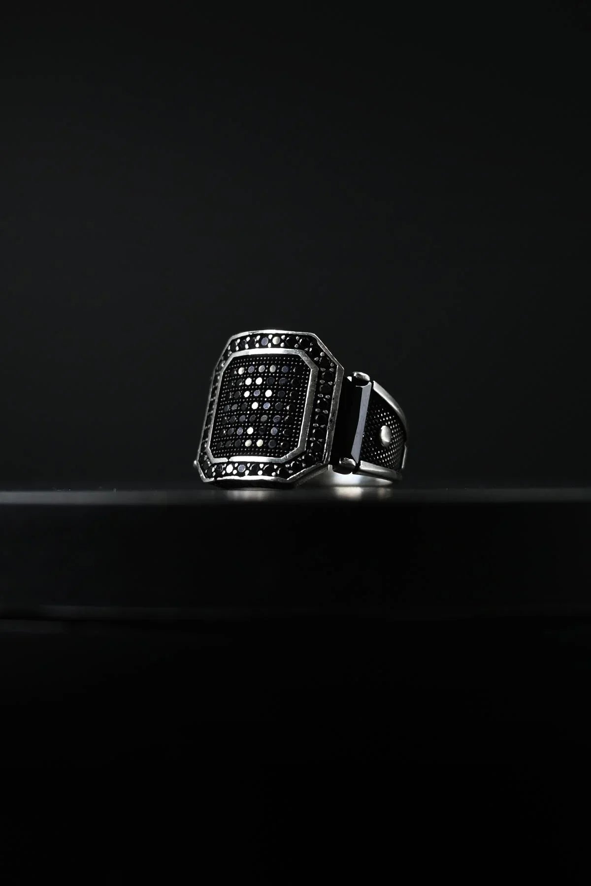 FRNCH 925 Ayar Gümüş Zirkon Taşlı Siyah Renk Erkek Yüzük FRJ60052-152-S8