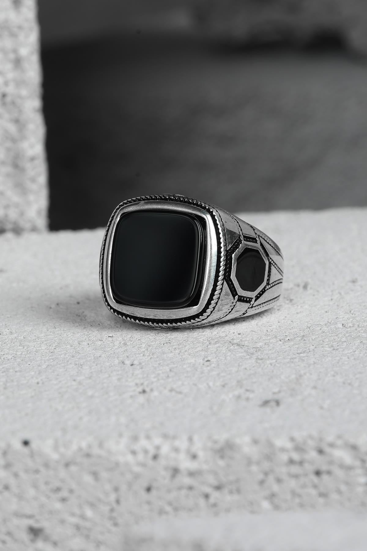 FRNCH 925 Ayar Gümüş Zirkon Taşlı Siyah Renkli Erkek Yüzük FRJ60093-193-S31