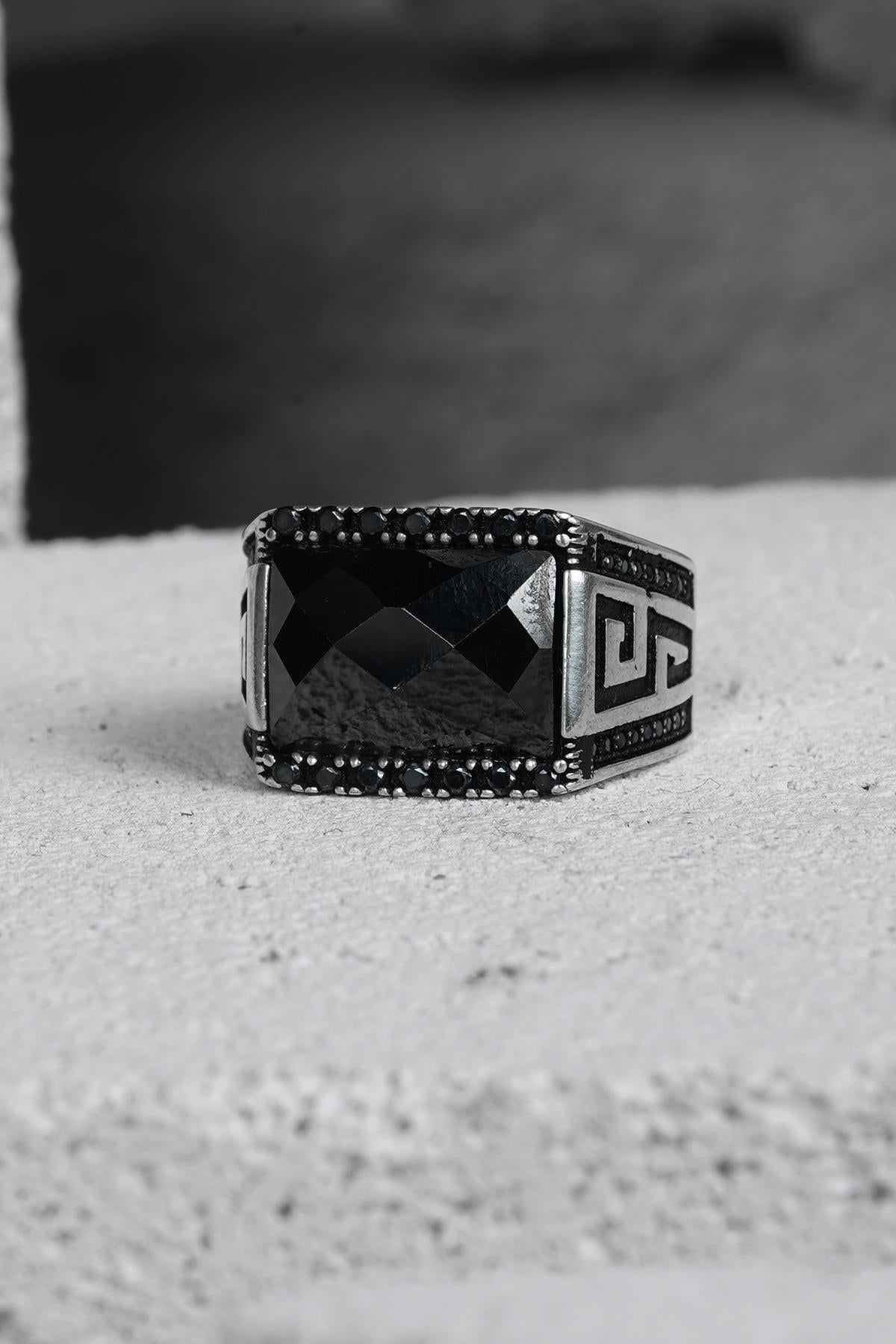 FRNCH 925 Ayar Gümüş Zirkon Taşlı Siyah Renkli Erkek Yüzük FRJ60093-193-S33